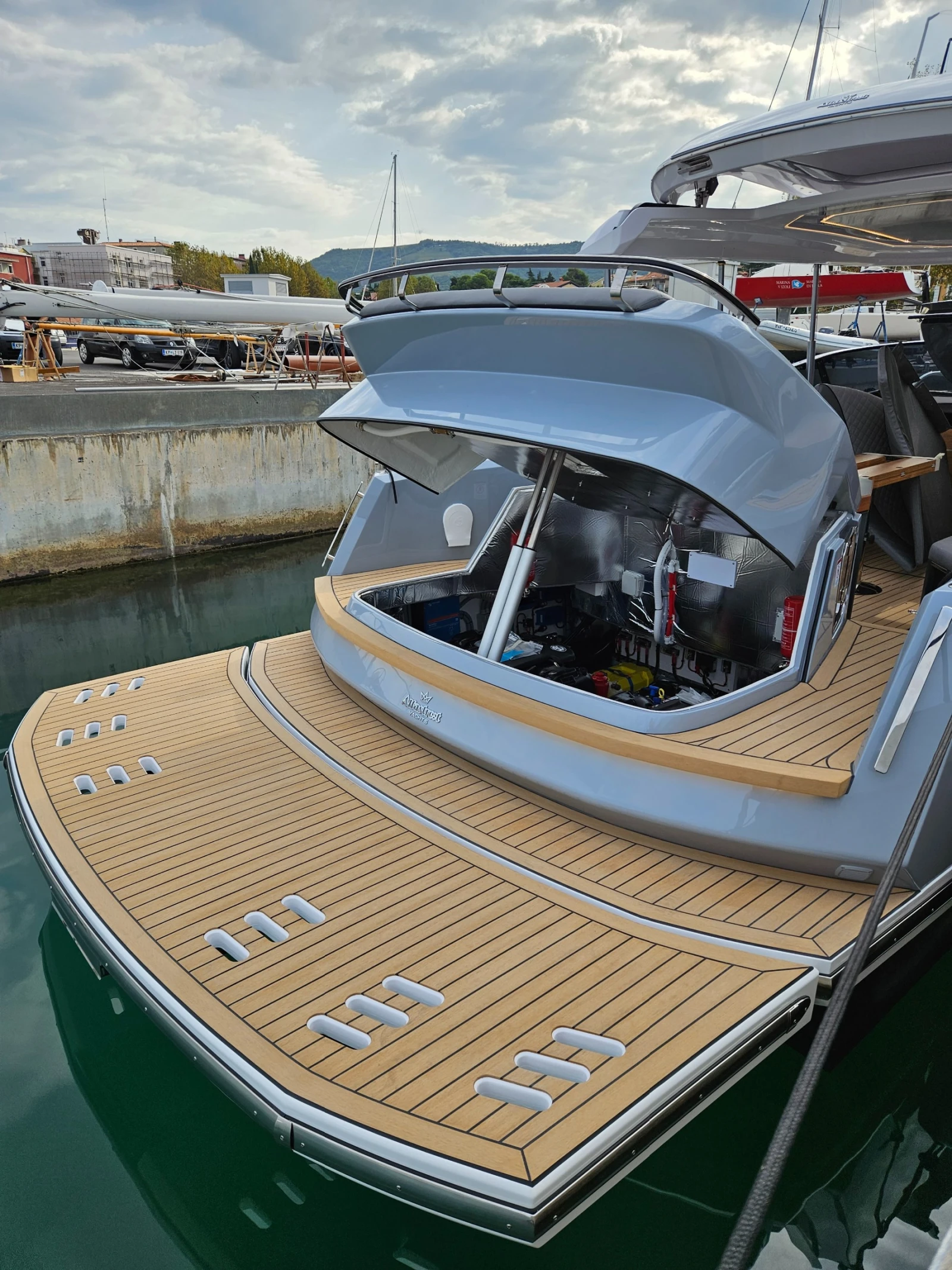 Моторна яхта Alfamarine AlfaStreet 28 Cabin ELECTRIC , снимка 15 - Воден транспорт - 54021610