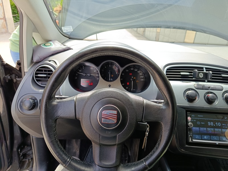 Seat Altea 1.6, снимка 8 - Автомобили и джипове - 45386413