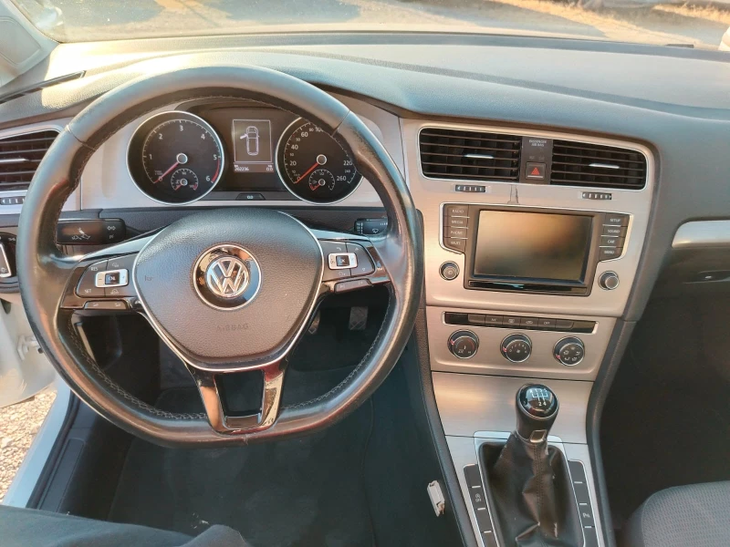 VW Golf Golf-1.6-110, снимка 16 - Автомобили и джипове - 46899755