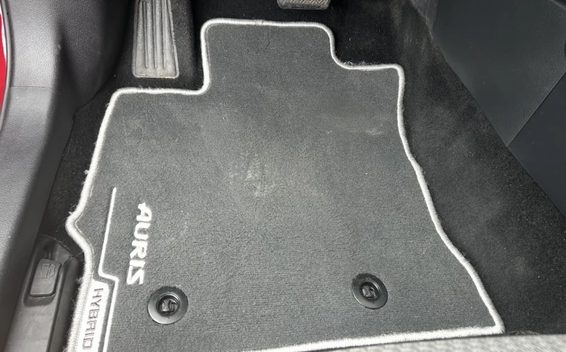 Toyota Auris, снимка 10 - Автомобили и джипове - 51734987