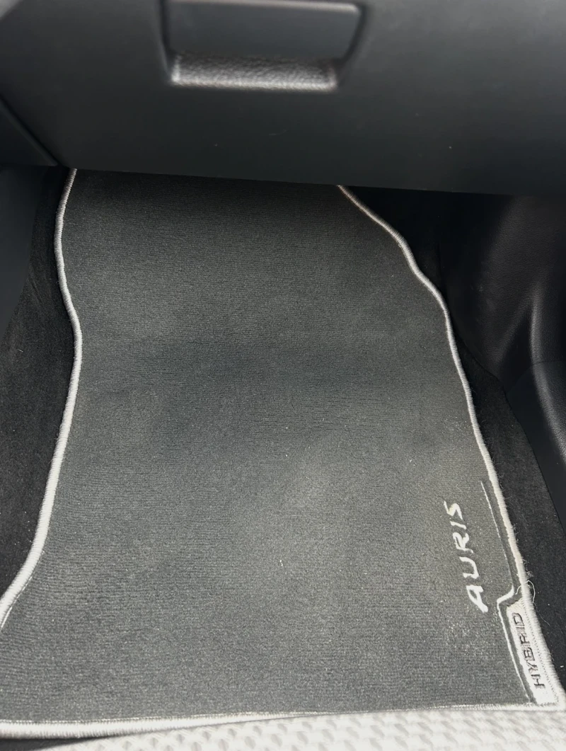 Toyota Auris, снимка 9 - Автомобили и джипове - 51734987