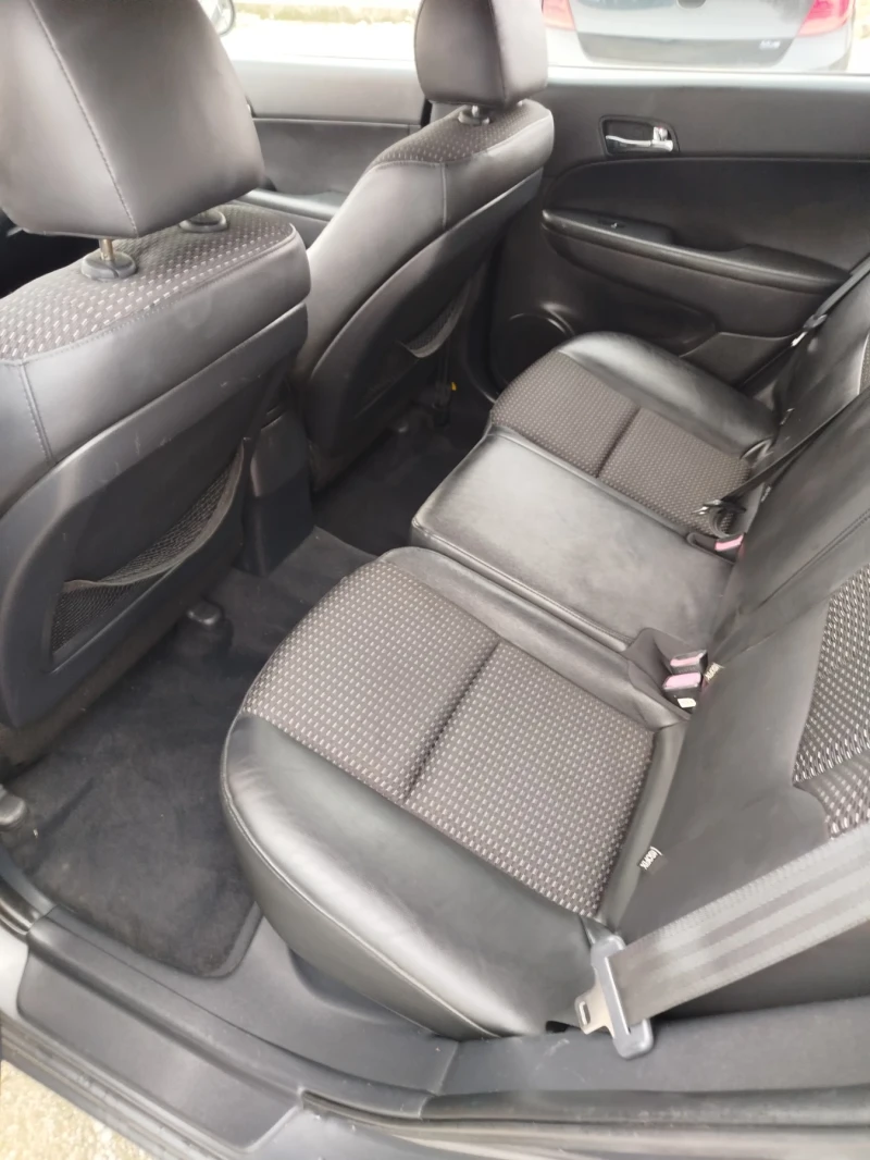 Hyundai I30 1.6CRDI  116 ks , снимка 12 - Автомобили и джипове - 52446321
