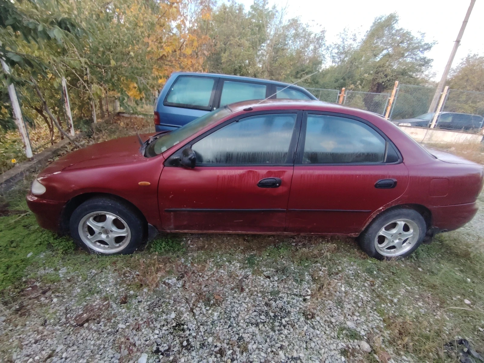 Mazda 323, снимка 1