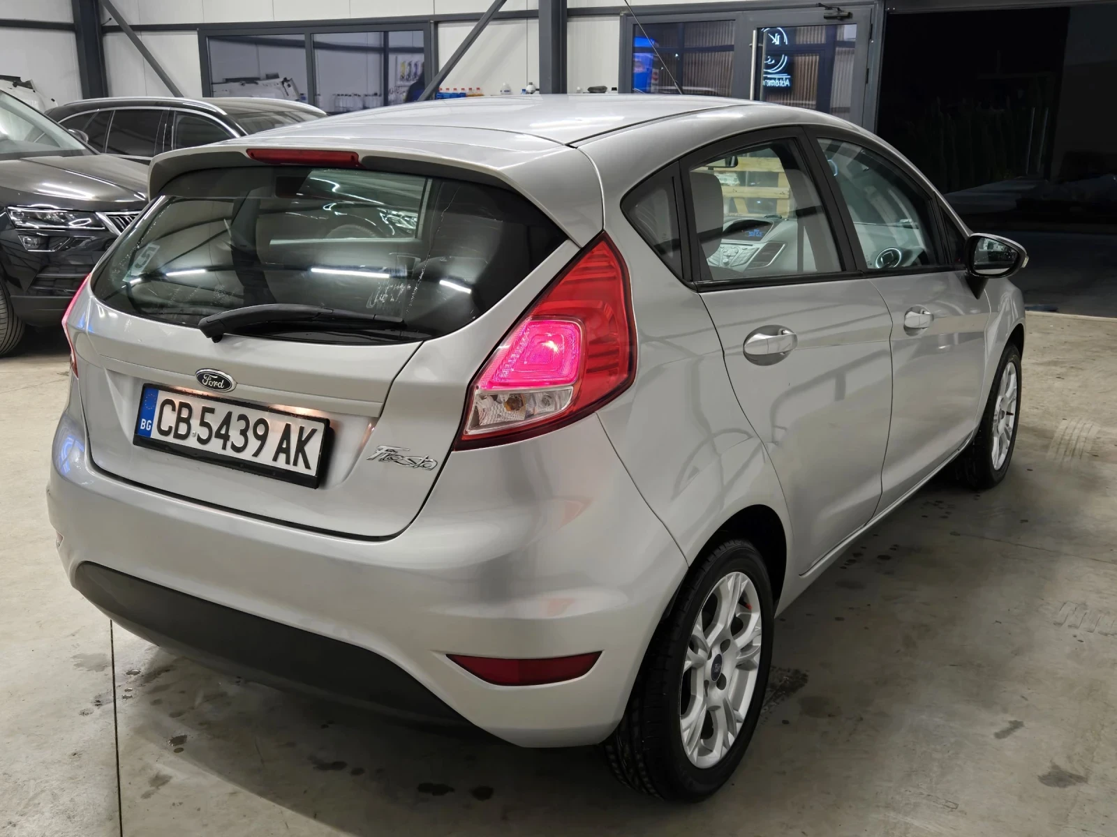 Ford Fiesta 1.4 дизел / Регистрирана / Обслужена / От България - изображение 6