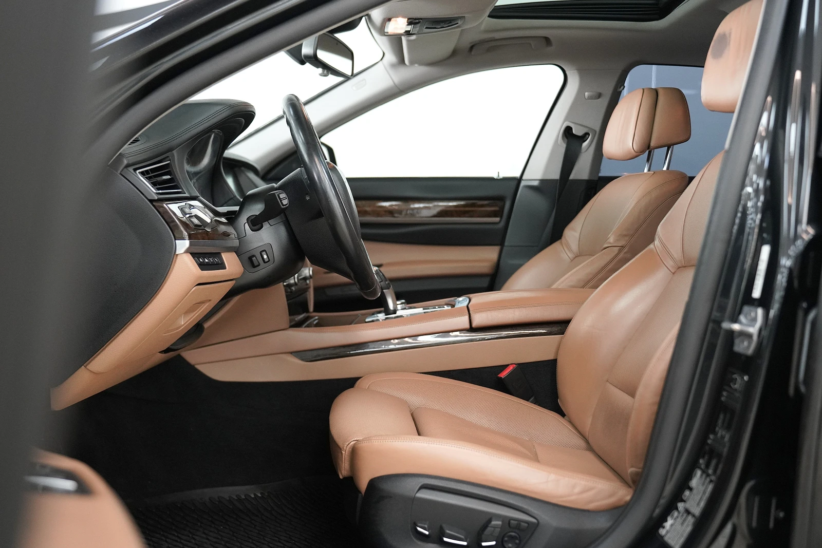 BMW 740 d xDrive Facelift АВТОМОБИЛА ИМА ДРЕБНИ ЗАБЕЛЕЖКИ - изображение 9