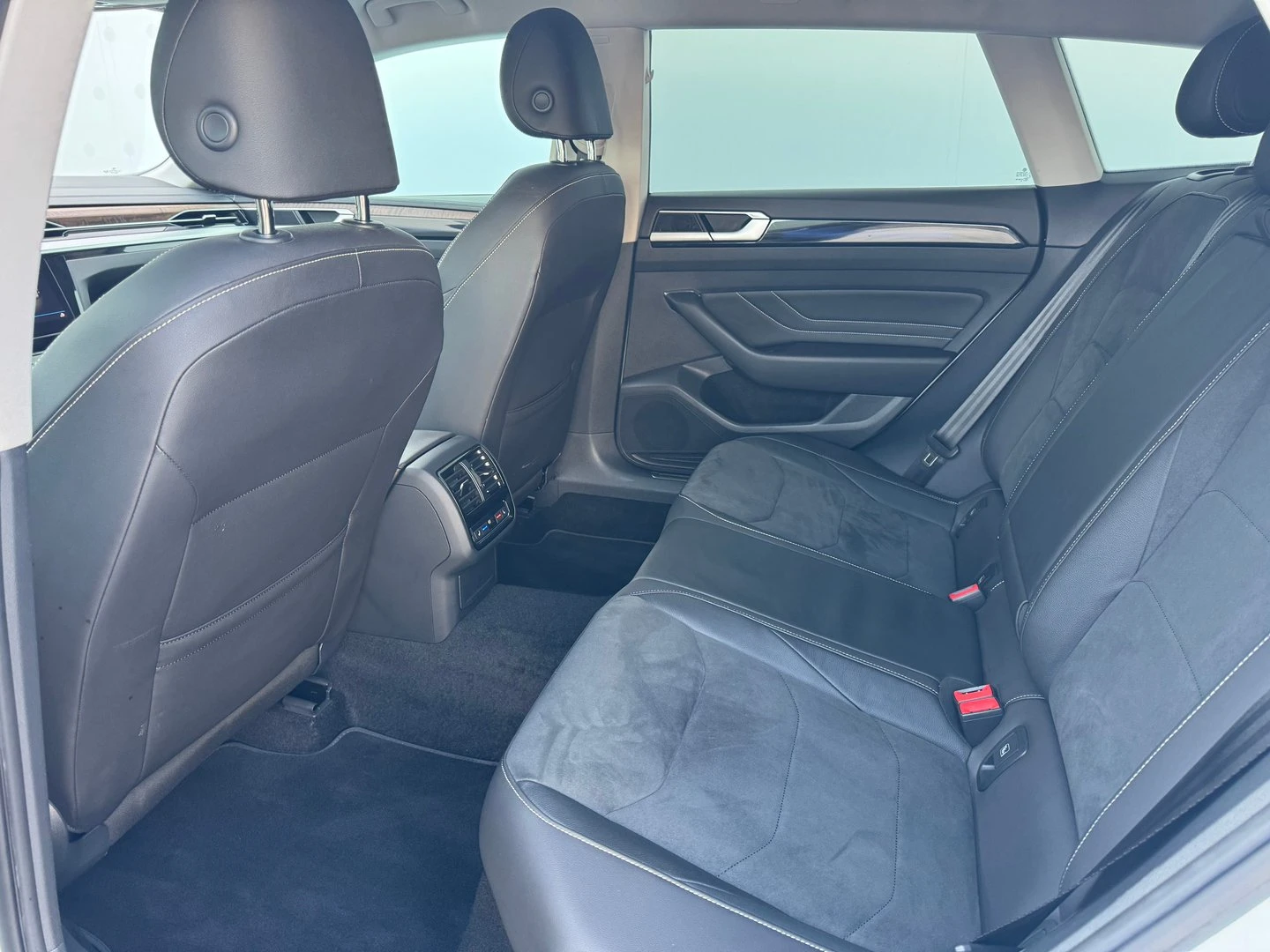 VW Arteon Elegance 2.0 TDI SCR 4MOT DSG, снимка 7 - Автомобили и джипове - 54353428