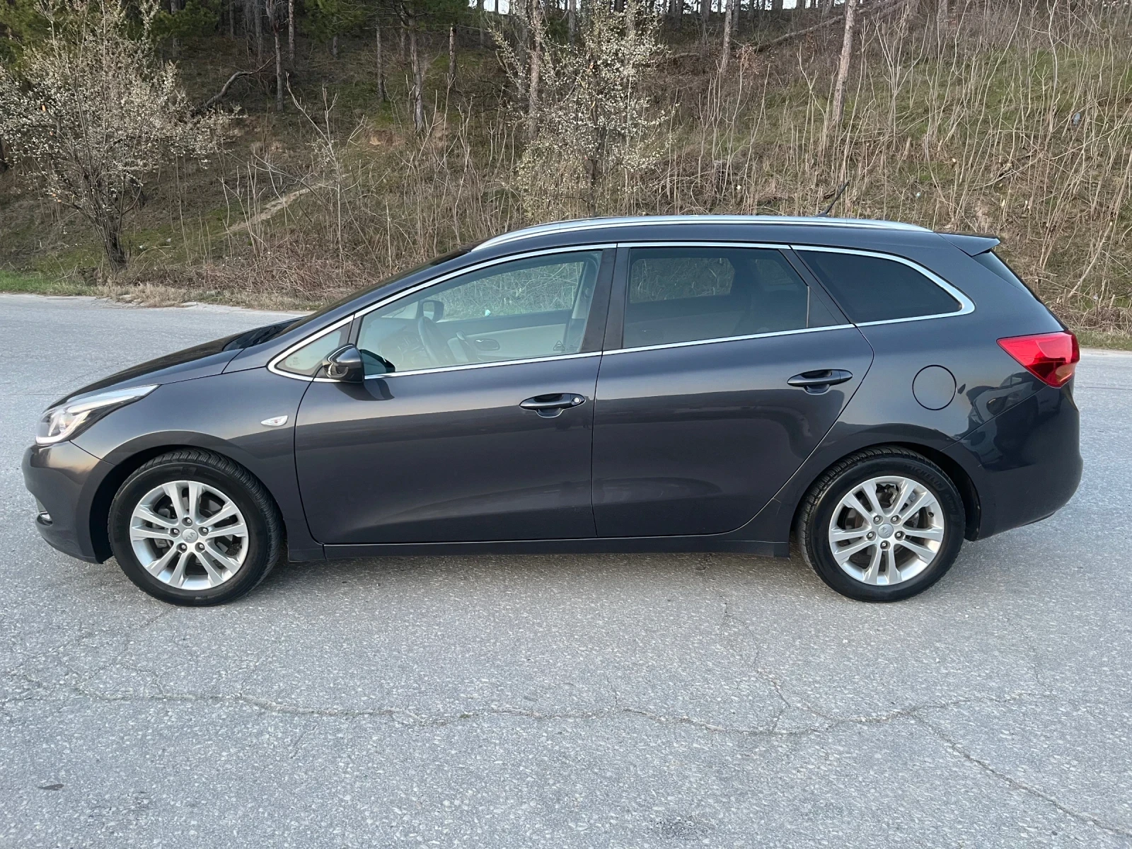 Kia Ceed 1.6 128 к.с, снимка 4 - Автомобили и джипове - 53850456