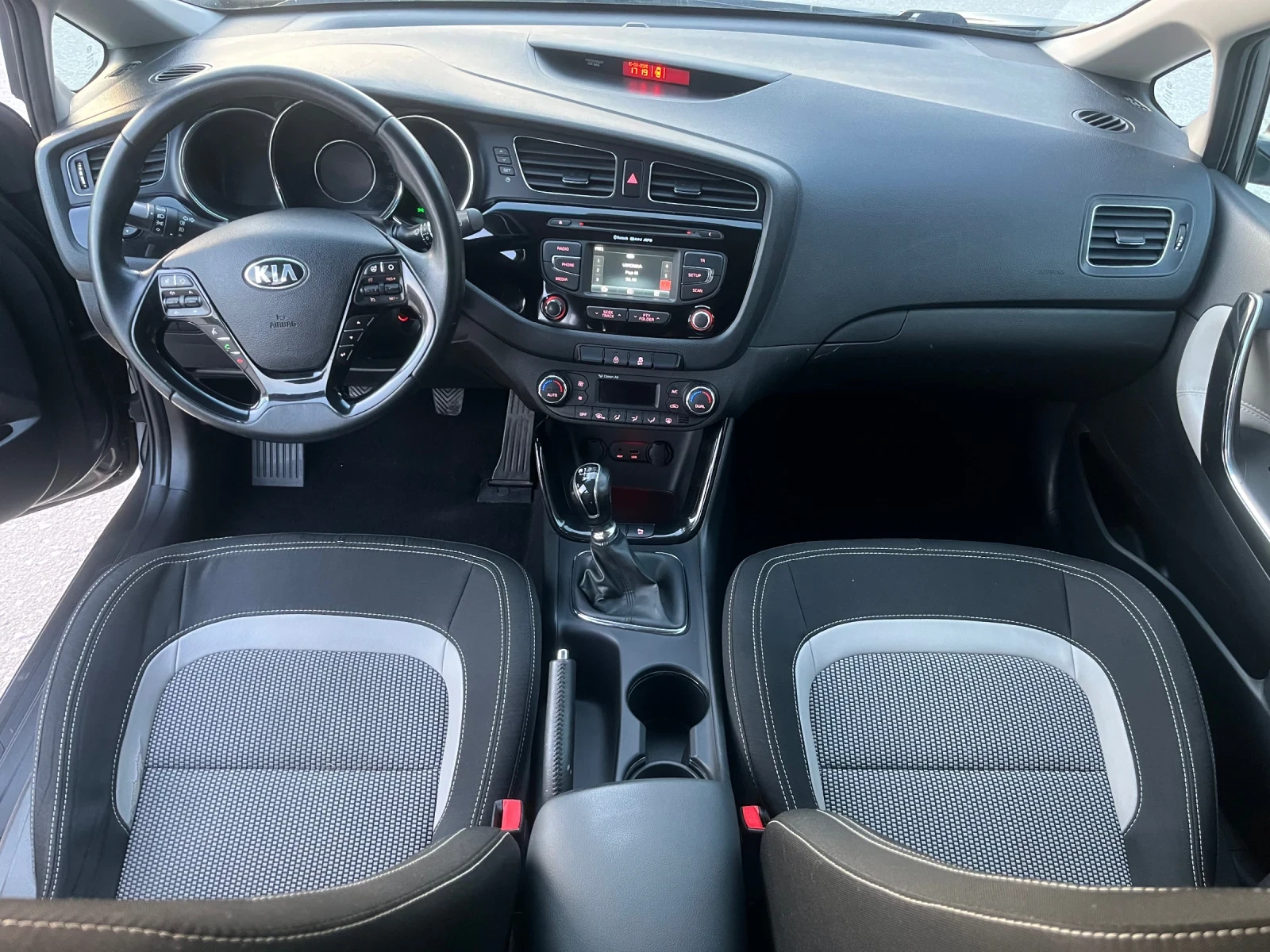 Kia Ceed 1.6 128 к.с, снимка 13 - Автомобили и джипове - 53850456