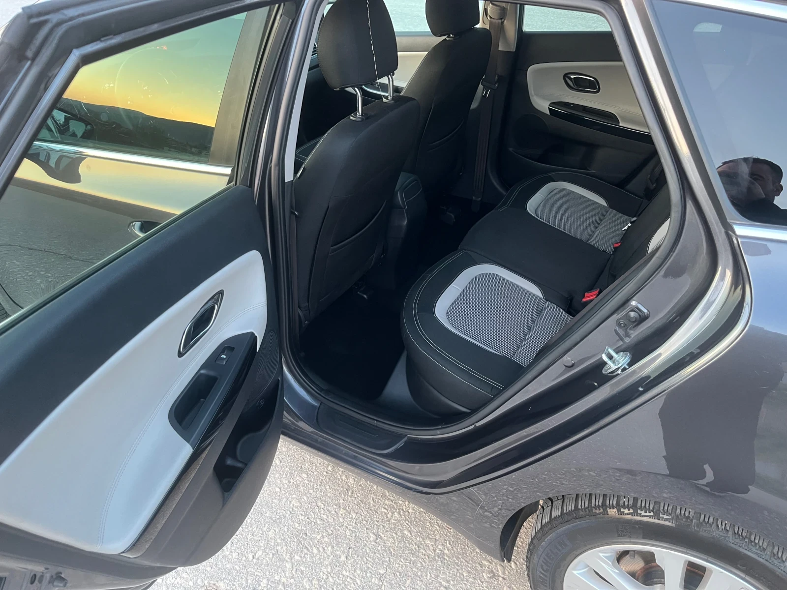 Kia Ceed 1.6 128 к.с, снимка 14 - Автомобили и джипове - 53850456