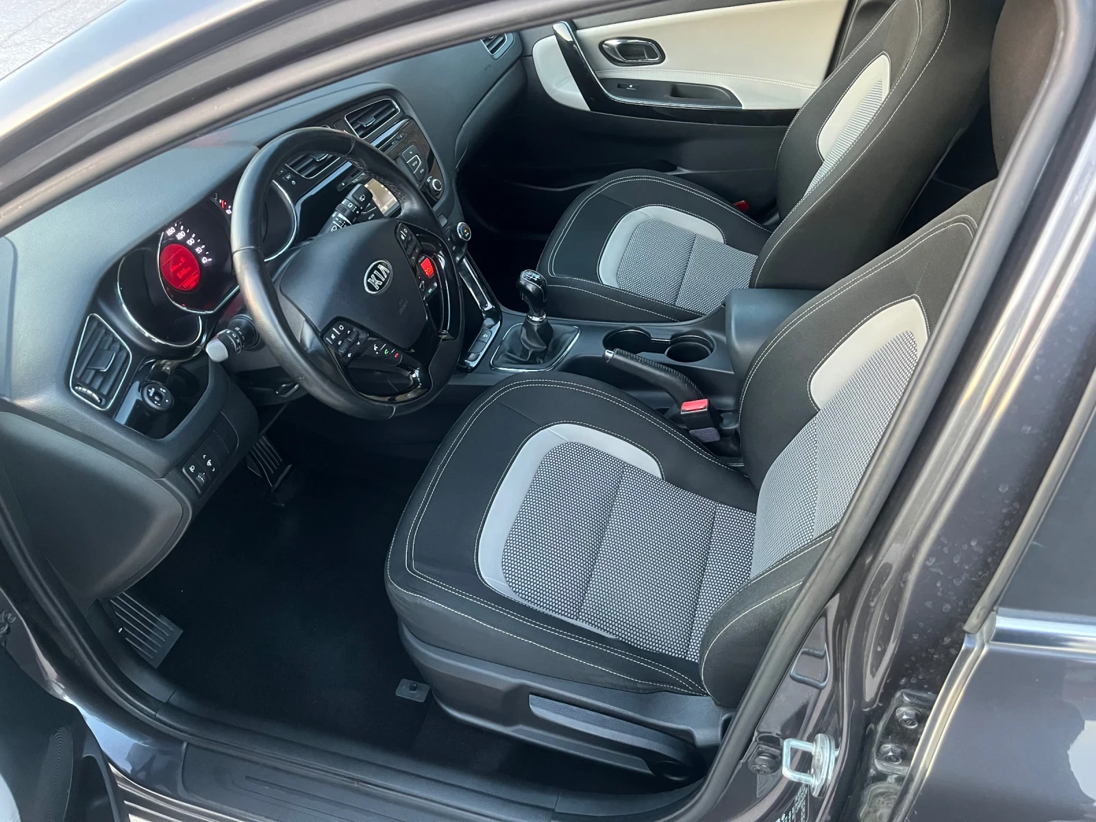 Kia Ceed 1.6 128 к.с, снимка 10 - Автомобили и джипове - 53850456