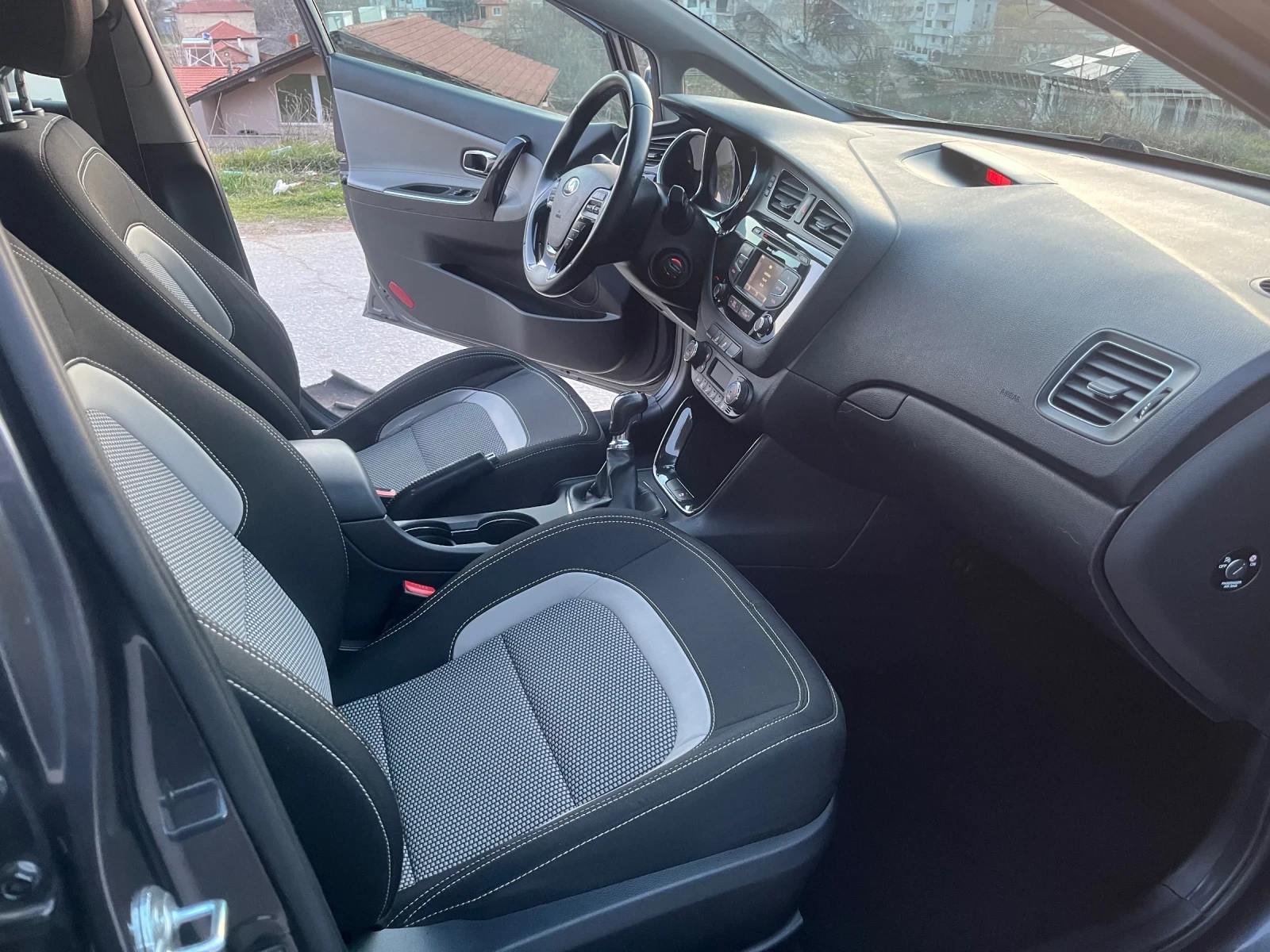 Kia Ceed 1.6 128 к.с, снимка 11 - Автомобили и джипове - 53850456