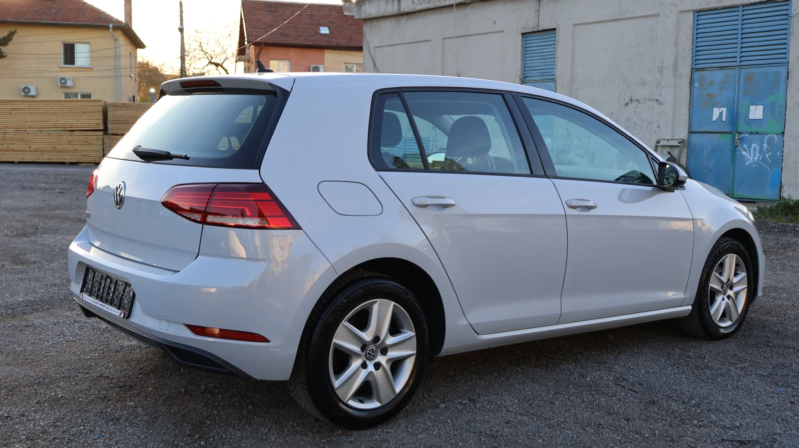 VW Golf 1.6TDI FaceLift CARPLAY, снимка 5 - Автомобили и джипове - 54336122