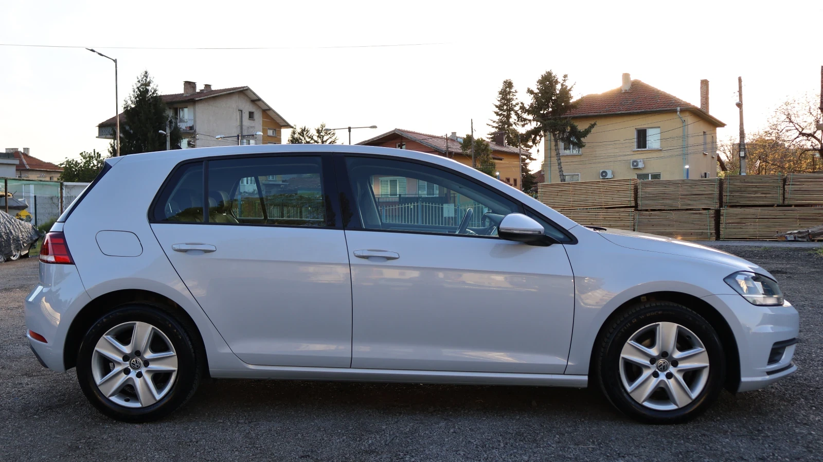 VW Golf 1.6TDI FaceLift CARPLAY, снимка 4 - Автомобили и джипове - 54336122