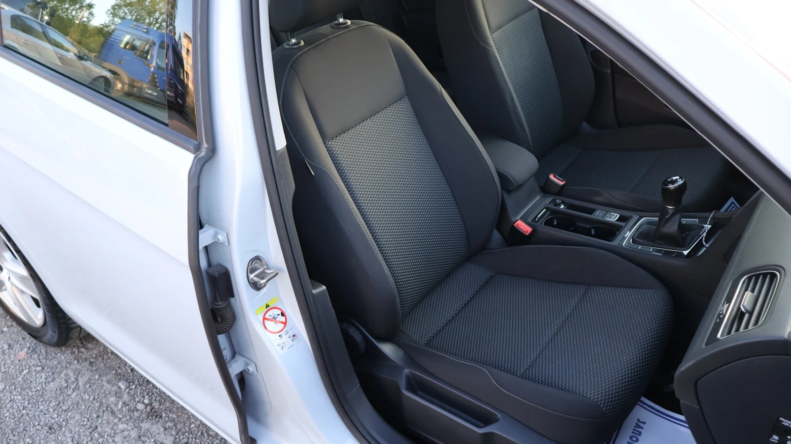 VW Golf 1.6TDI FaceLift CARPLAY, снимка 11 - Автомобили и джипове - 54336122