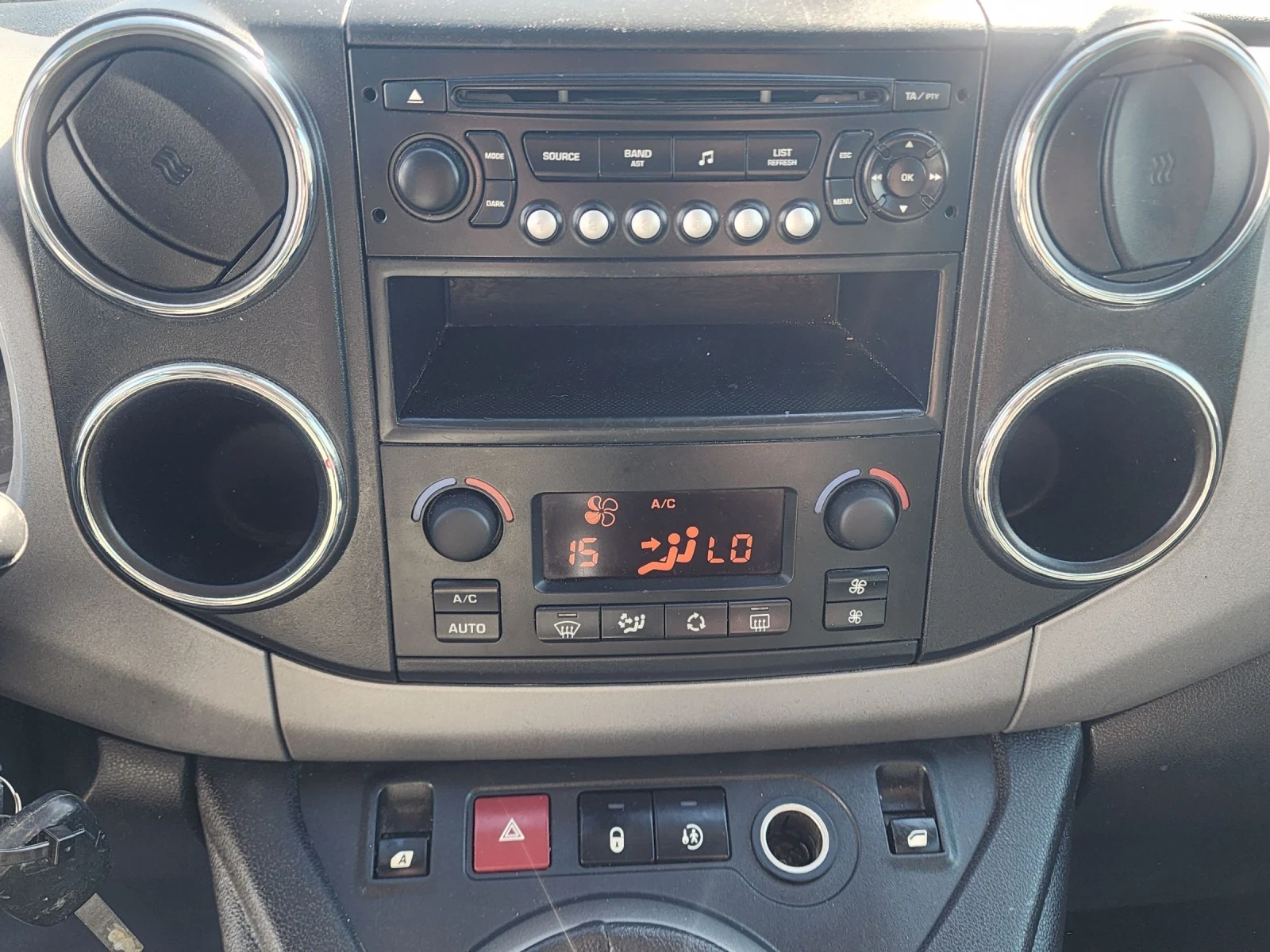 Citroen Berlingo 1.6HDI 6+ 1, снимка 9 - Автомобили и джипове - 54561439