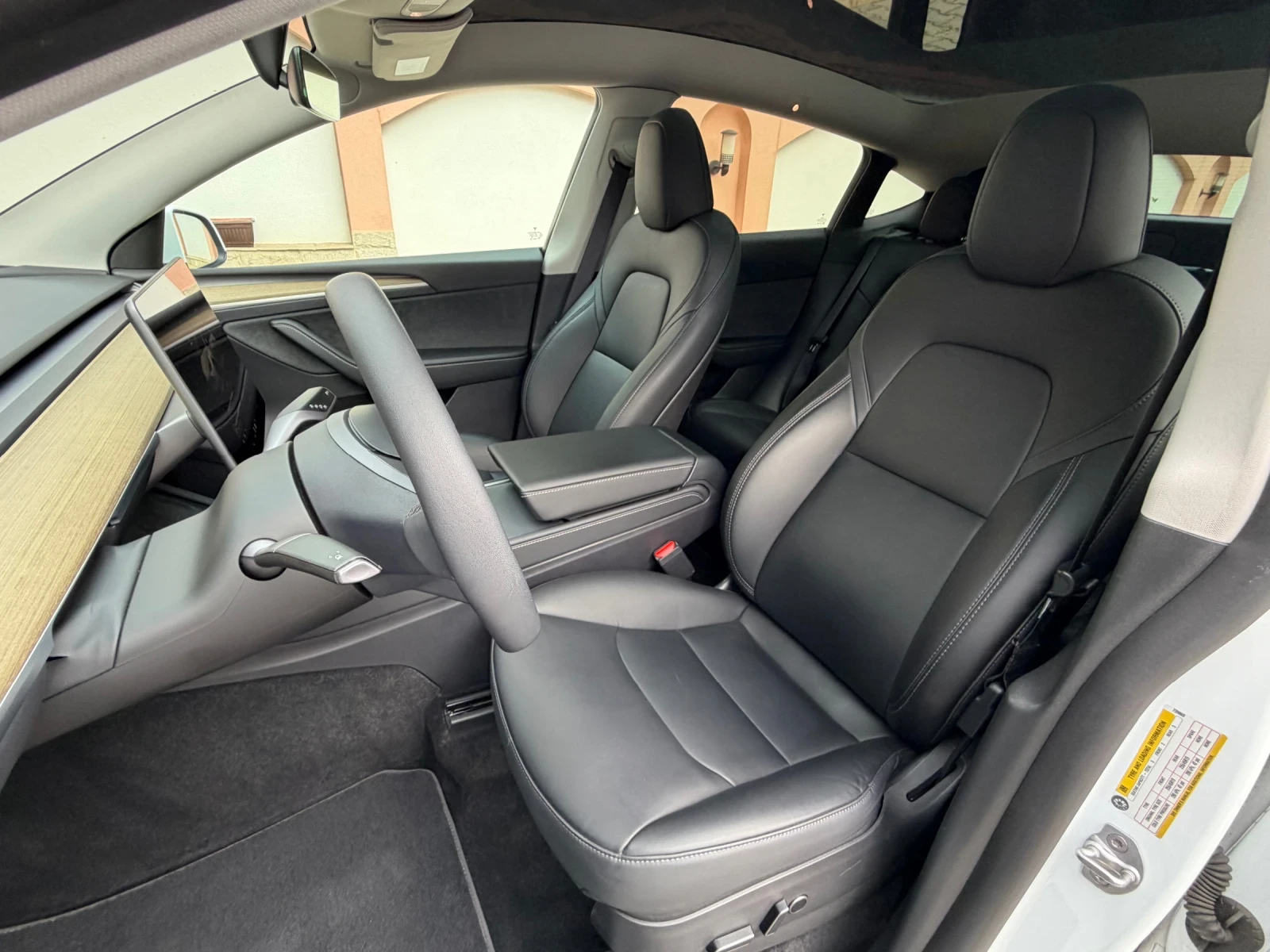 Tesla Model Y AWD/514hp/03.2023г./LongRange/Dual/97х.км, снимка 10 - Автомобили и джипове - 54940439