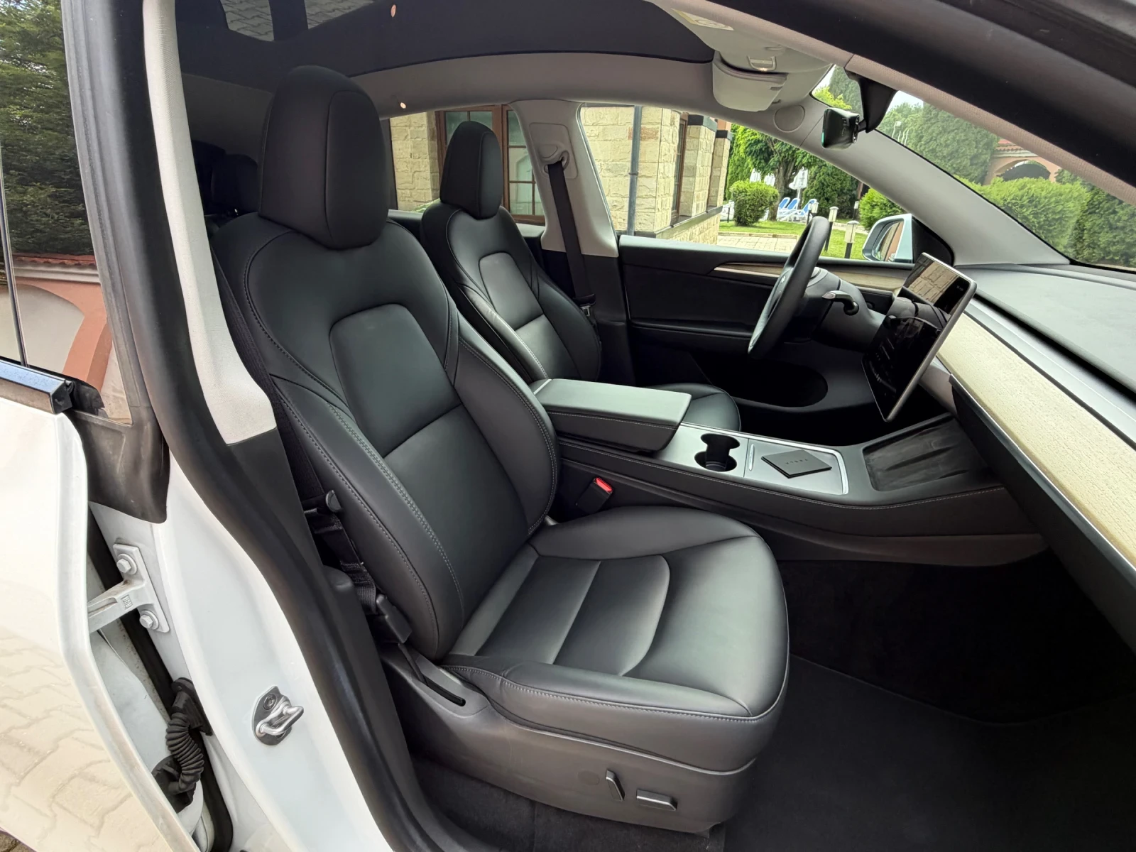 Tesla Model Y AWD/514hp/03.2023г./LongRange/Dual/97х.км, снимка 13 - Автомобили и джипове - 54940439