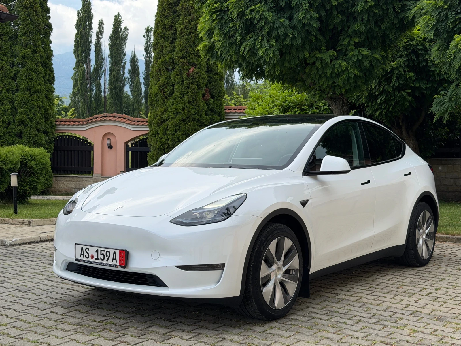 Tesla Model Y AWD/514hp/03.2023г./LongRange/Dual/97х.км