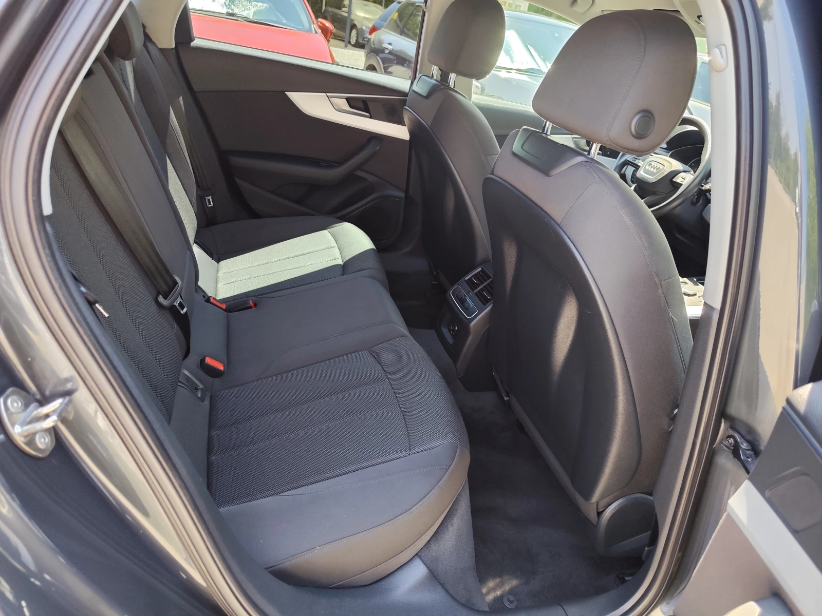 Audi A4 2.0TDi* QUATTRO* АВТОМАТИК* LED* NAVI* CAMERA* , снимка 12 - Автомобили и джипове - 55348947