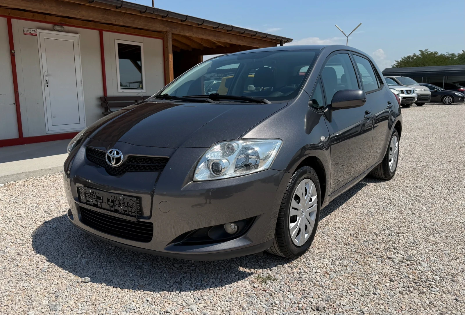 Toyota Auris 1.4i* 99k.c* 6-скорости* Навигация