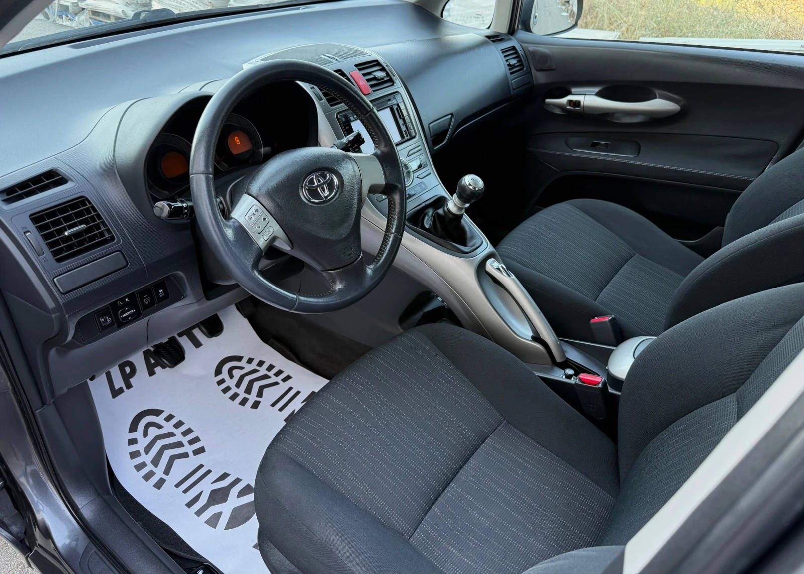 Toyota Auris 1.4i* 99k.c* 6-скорости* Навигация, снимка 5 - Автомобили и джипове - 55582488