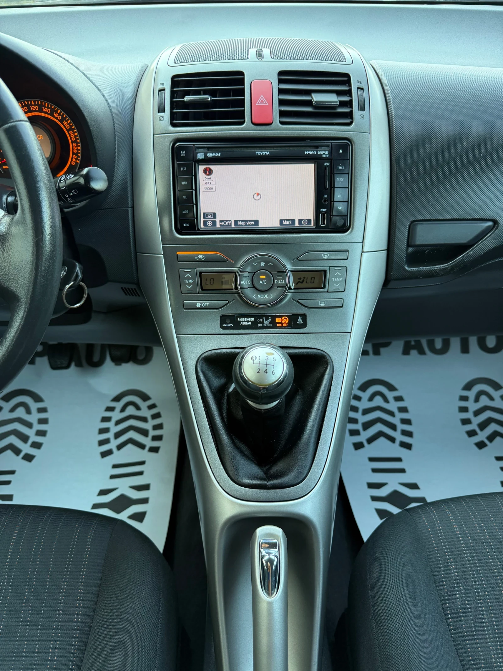 Toyota Auris 1.4i* 99k.c* 6-скорости* Навигация, снимка 11 - Автомобили и джипове - 55582488