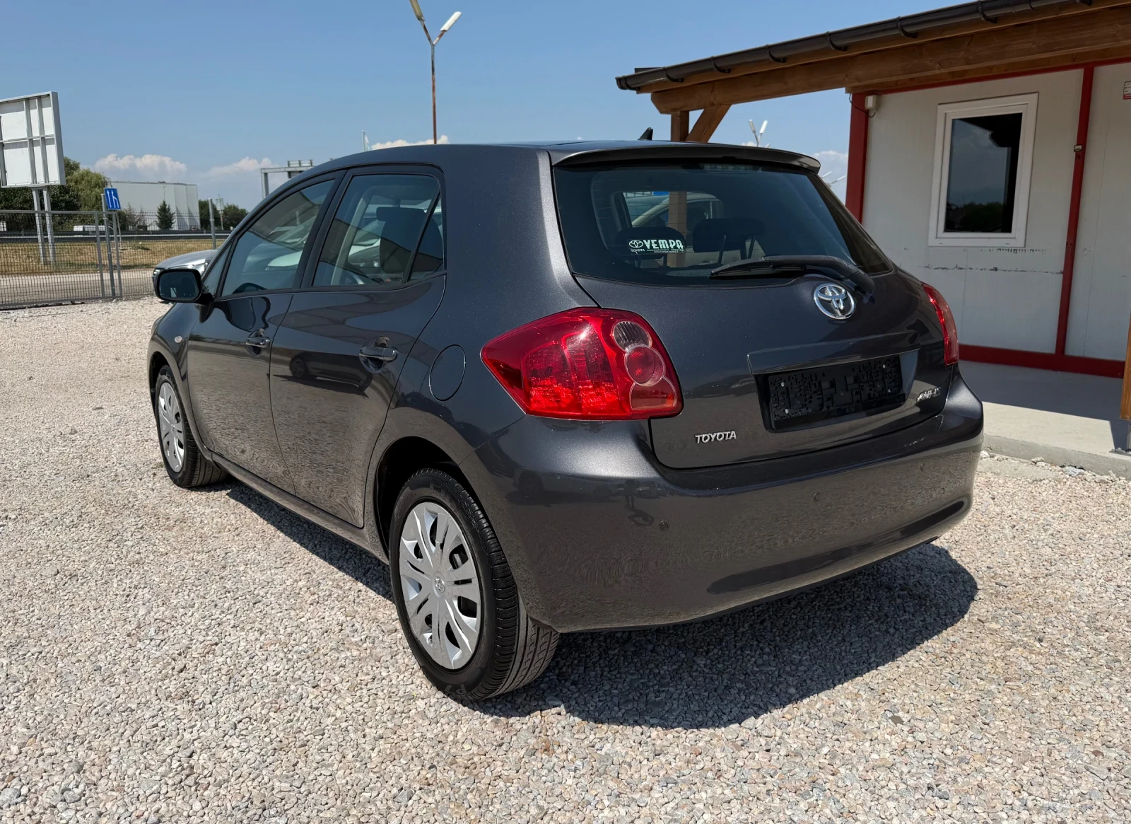 Toyota Auris 1.4i* 99k.c* 6-скорости* Навигация, снимка 3 - Автомобили и джипове - 55582488