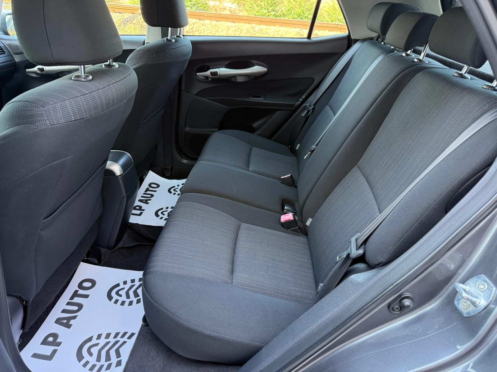 Toyota Auris 1.4i* 99k.c* 6-скорости* Навигация, снимка 9 - Автомобили и джипове - 55582488