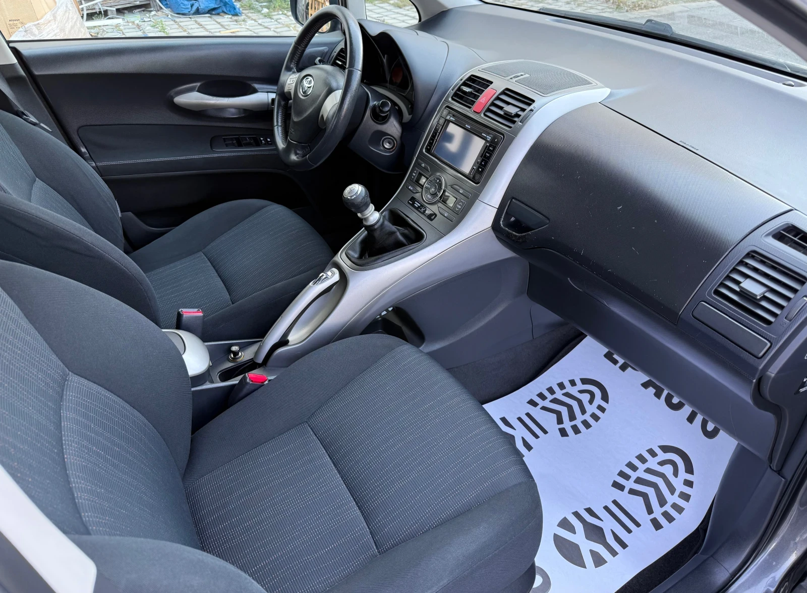 Toyota Auris 1.4i* 99k.c* 6-скорости* Навигация, снимка 7 - Автомобили и джипове - 55582488