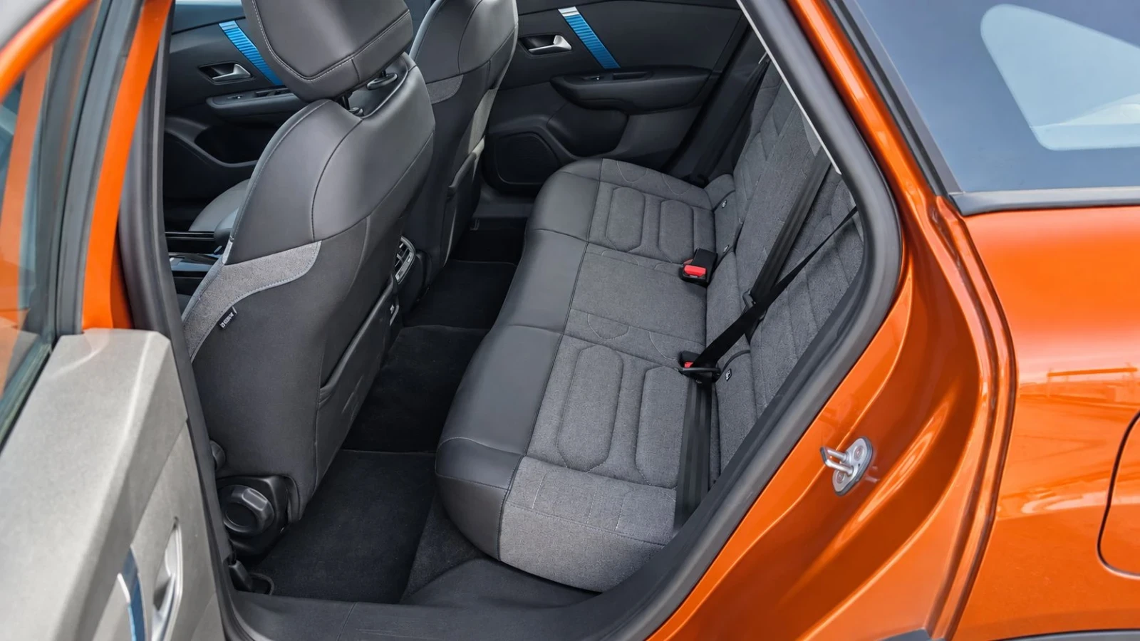 Citroen C4 E-C4-SHINE-50Kwh-136hp, снимка 8 - Автомобили и джипове - 56327954
