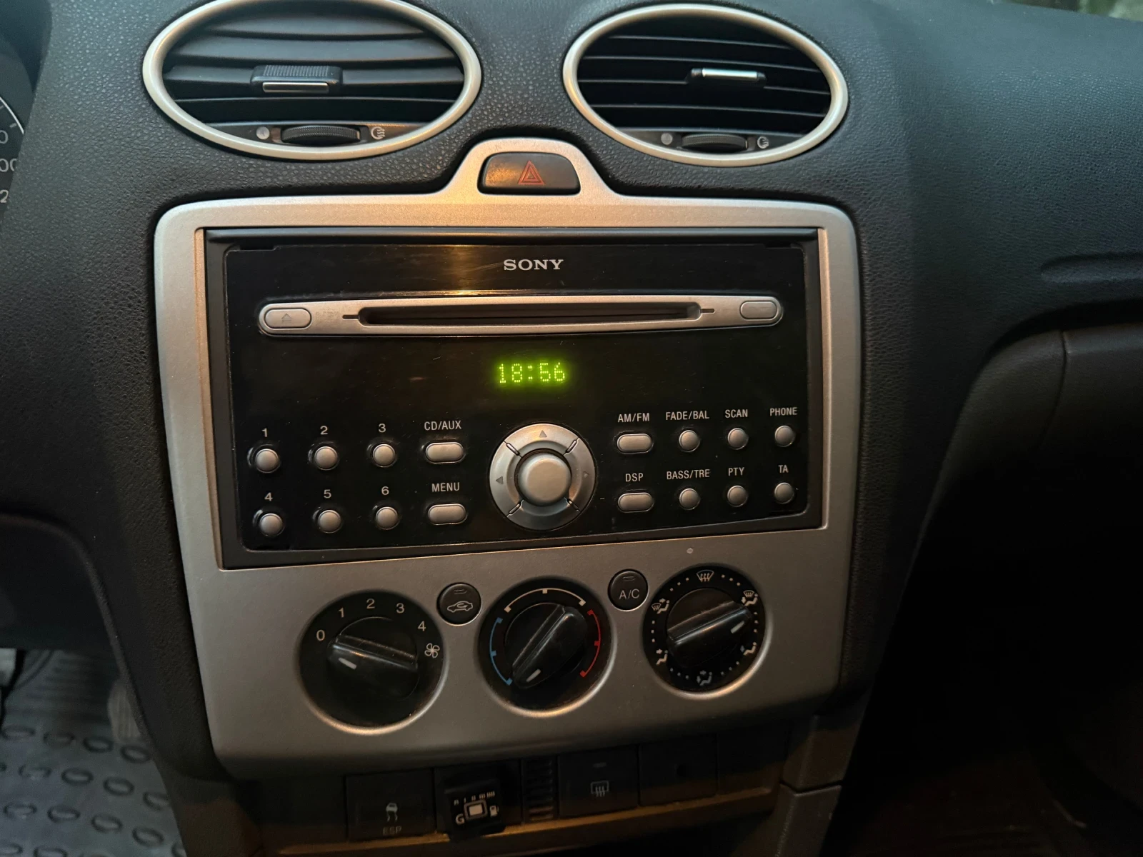 Ford Focus 1.6, снимка 6 - Автомобили и джипове - 56363825