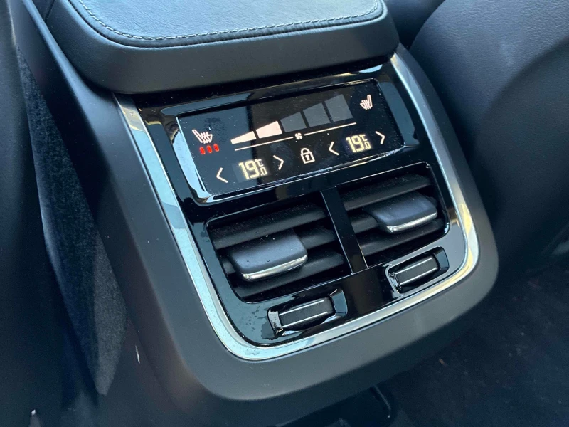Volvo Xc90 Inscription* 360View* Bowers&Wilkins* HUD* Park as, снимка 12 - Автомобили и джипове - 52482283