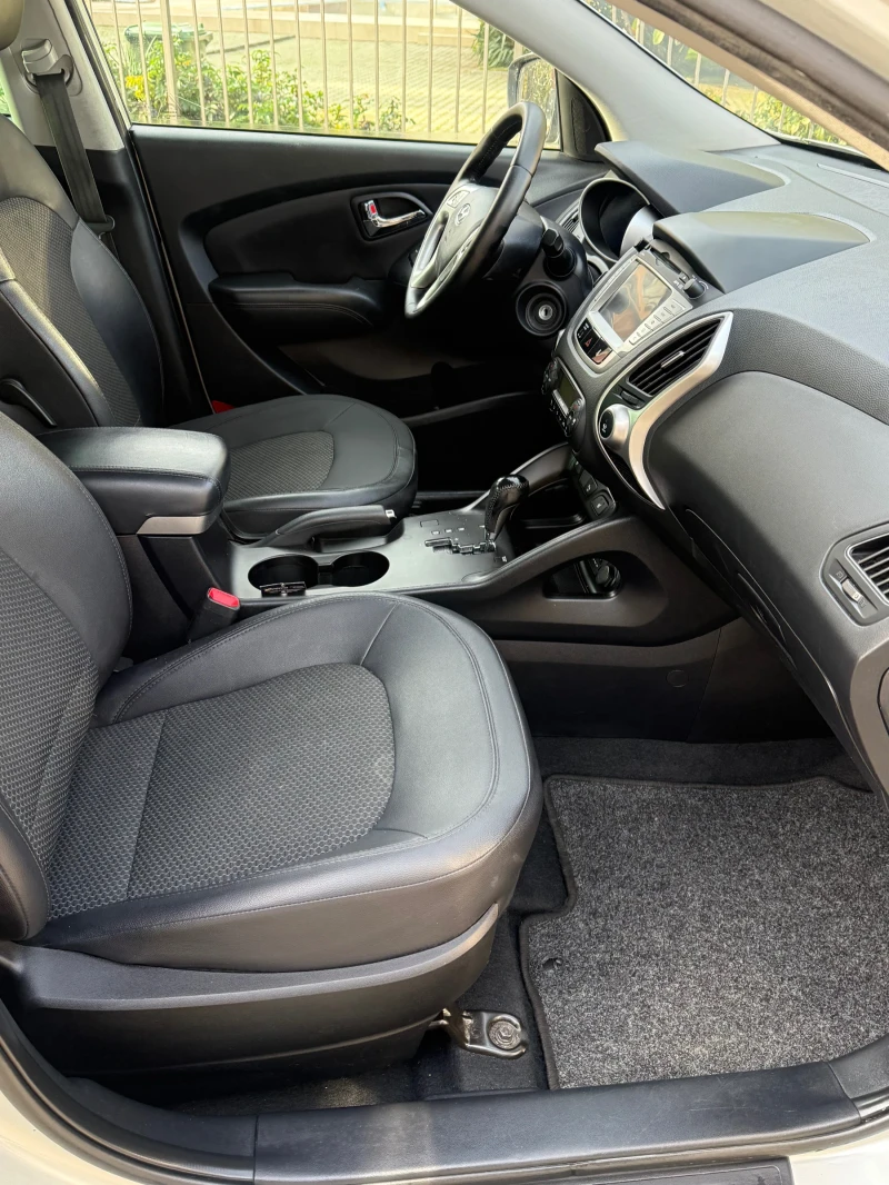 Hyundai IX35 2.0 4x4 AAVTOMAT, снимка 17 - Автомобили и джипове - 52648593