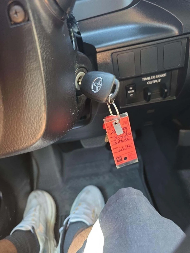 Toyota Tundra, снимка 8 - Автомобили и джипове - 53597989