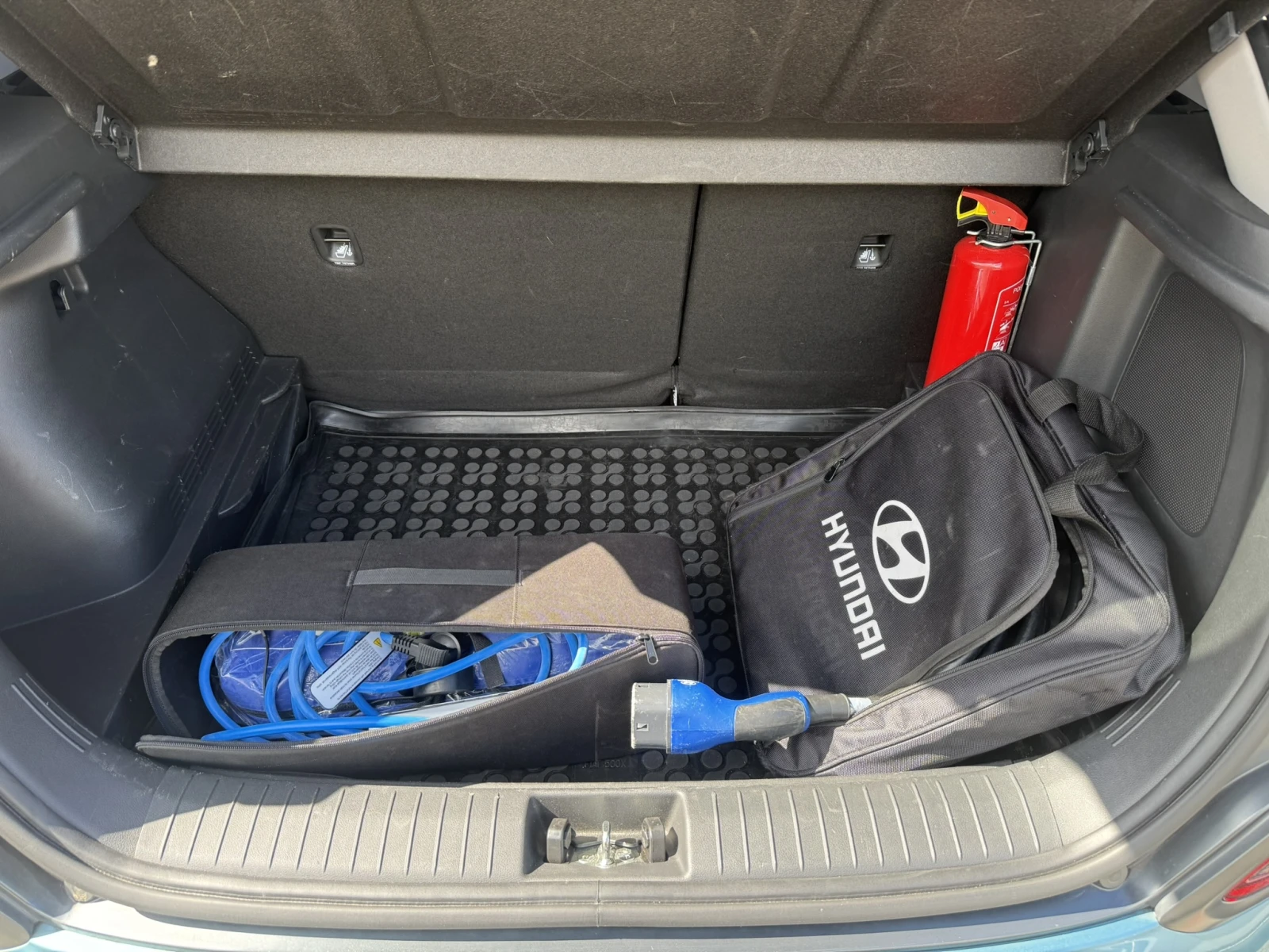 Hyundai Kona  SOH 100%/64KW/Blue Link/Термопомпа, снимка 6 - Автомобили и джипове - 54603597
