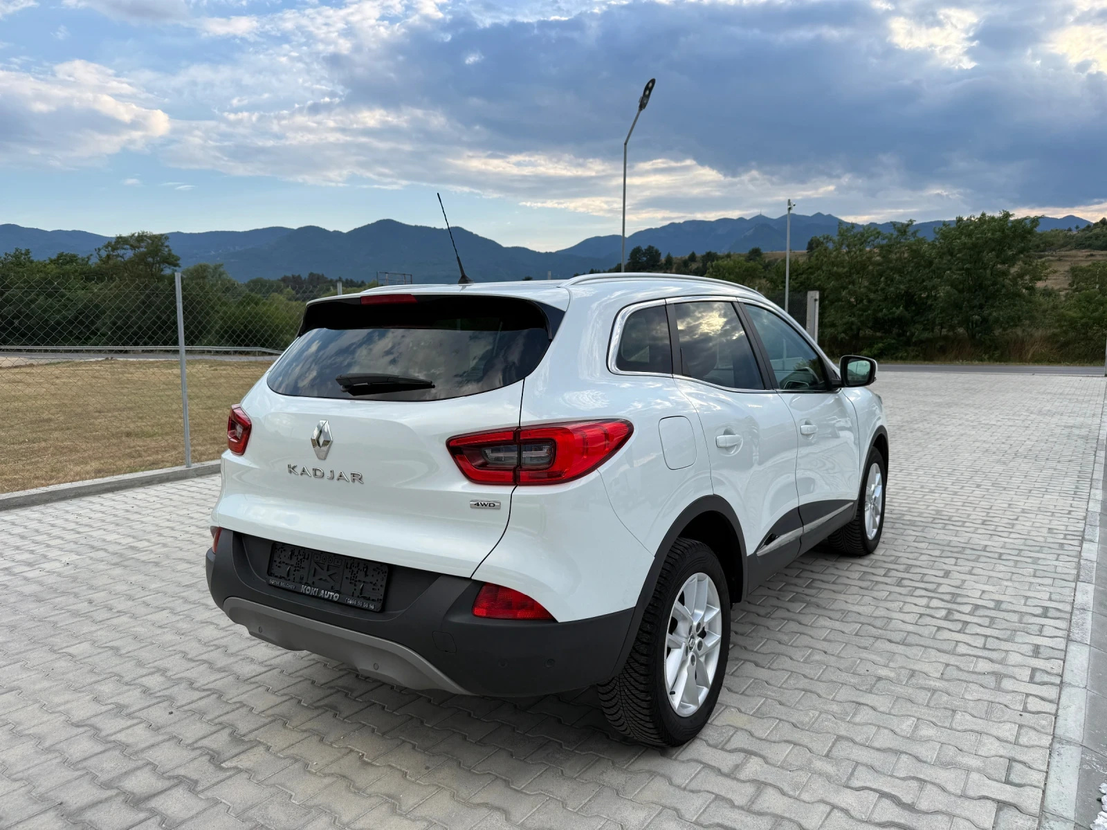 Renault Kadjar 1.6DCI NAVI CAMERA 4x4, снимка 6 - Автомобили и джипове - 55332911