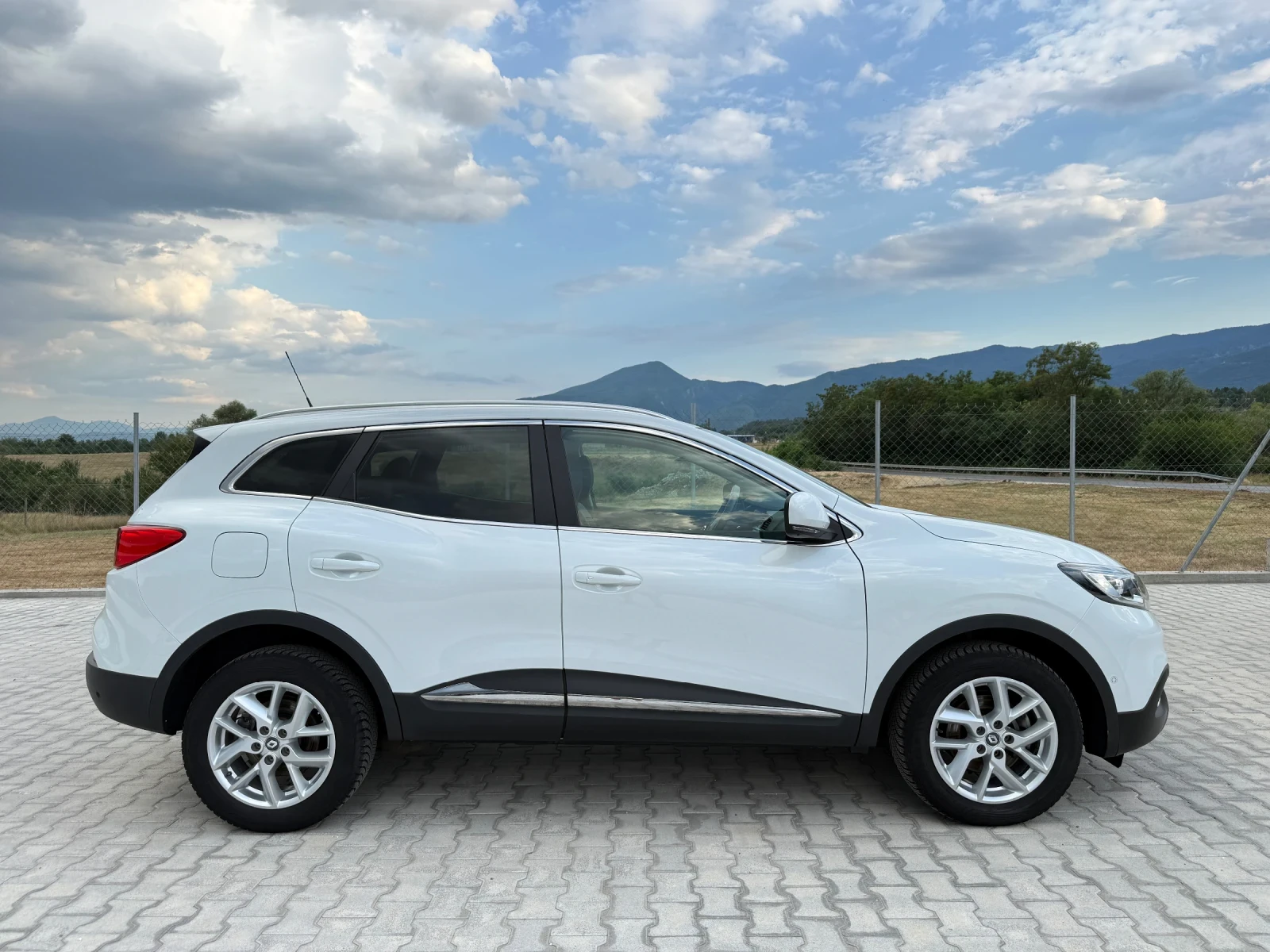 Renault Kadjar 1.6DCI NAVI CAMERA 4x4, снимка 7 - Автомобили и джипове - 55332911