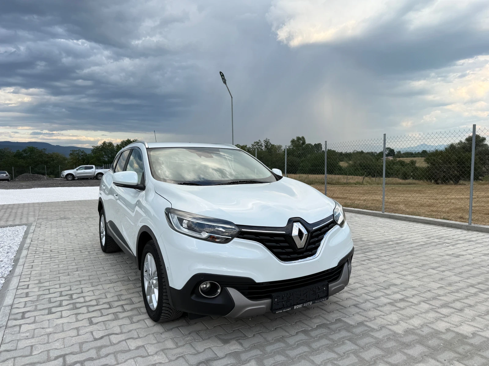 Renault Kadjar 1.6DCI NAVI CAMERA 4x4, снимка 8 - Автомобили и джипове - 55332911