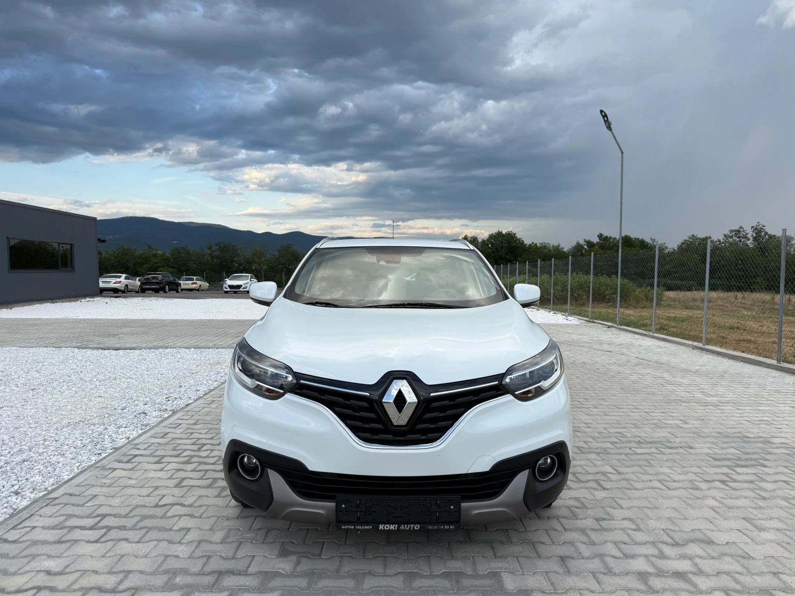 Renault Kadjar 1.6DCI NAVI CAMERA 4x4, снимка 2 - Автомобили и джипове - 55332911