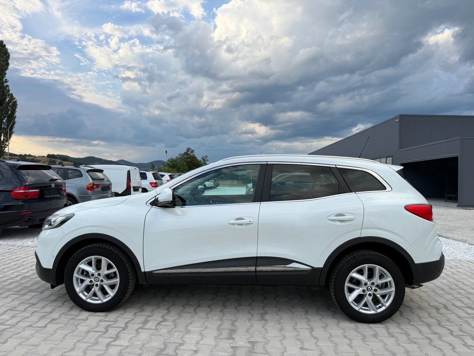 Renault Kadjar 1.6DCI NAVI CAMERA 4x4, снимка 3 - Автомобили и джипове - 55332911