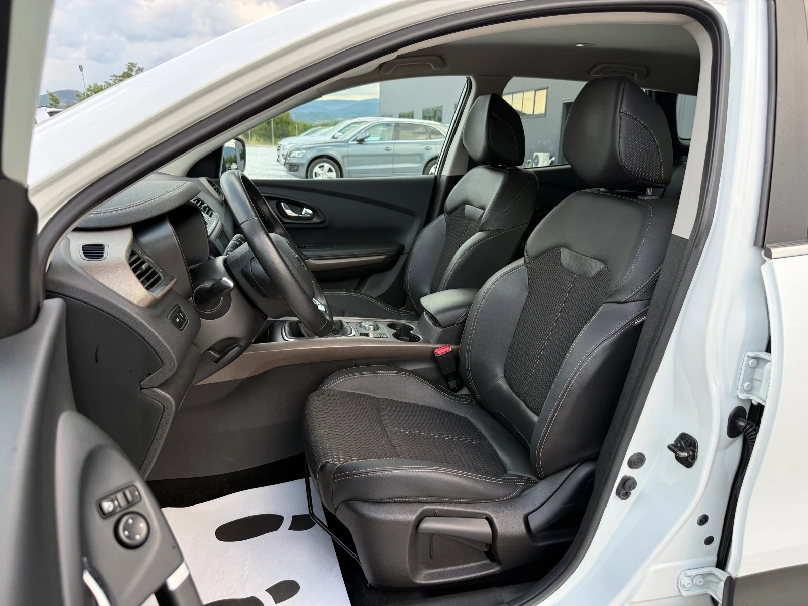 Renault Kadjar 1.6DCI NAVI CAMERA 4x4, снимка 10 - Автомобили и джипове - 55332911