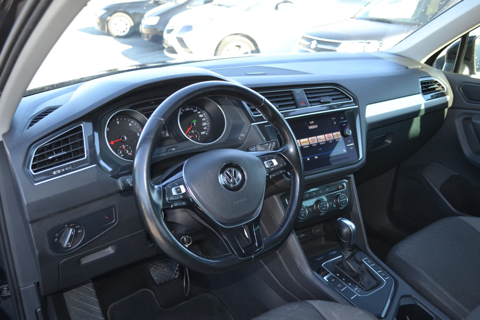 VW Tiguan 2.0TDI-AVTOMAT, снимка 10 - Автомобили и джипове - 56314801