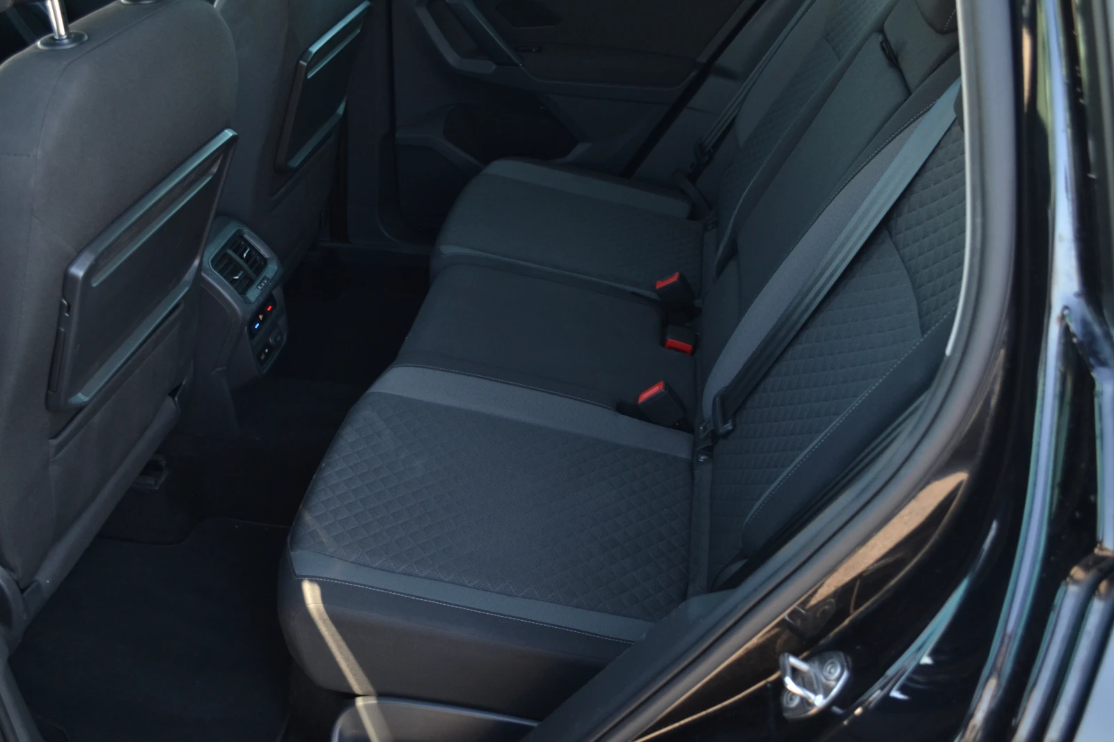 VW Tiguan 2.0TDI-AVTOMAT, снимка 7 - Автомобили и джипове - 56314801