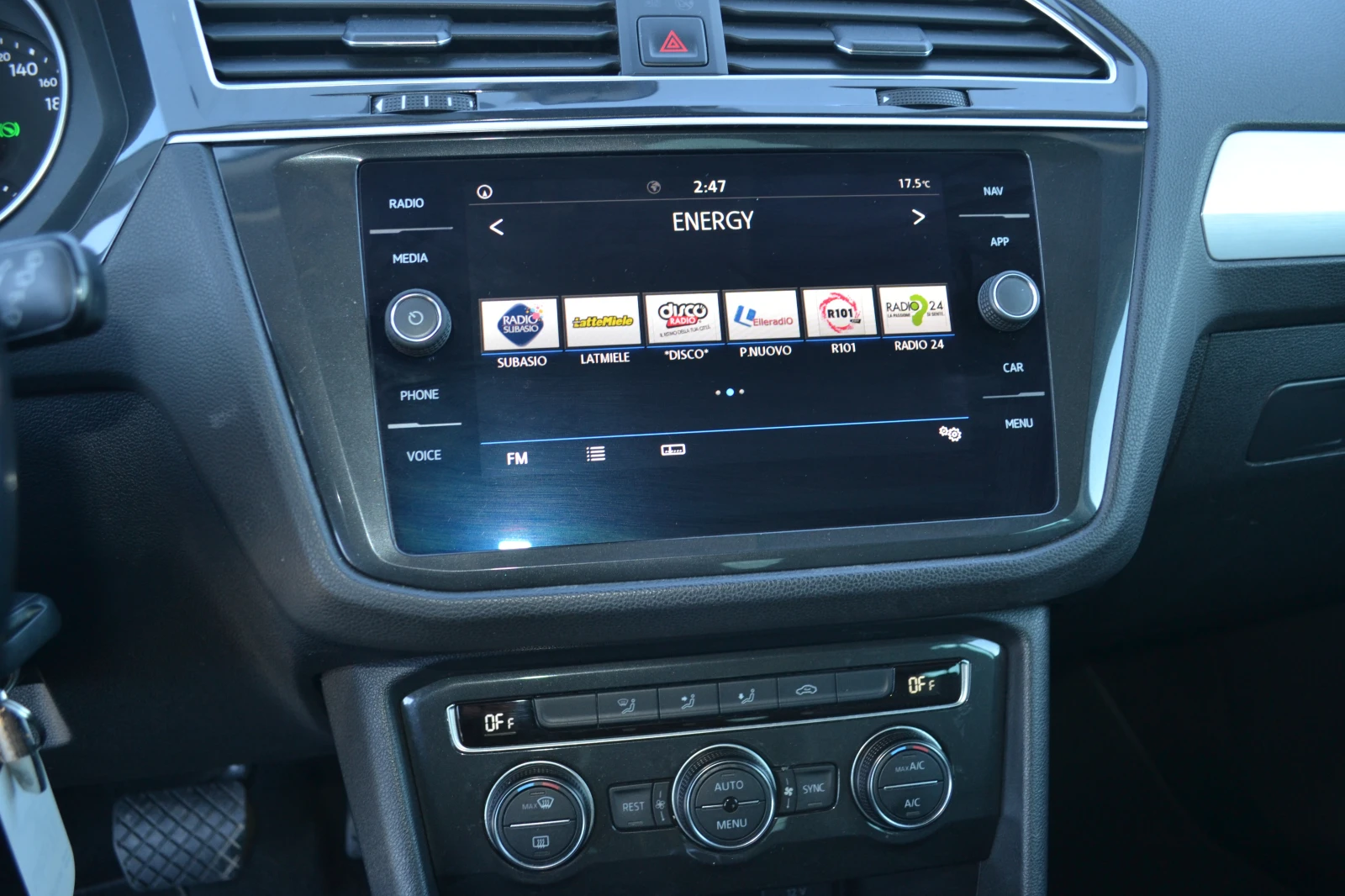 VW Tiguan 2.0TDI-AVTOMAT, снимка 12 - Автомобили и джипове - 56314801