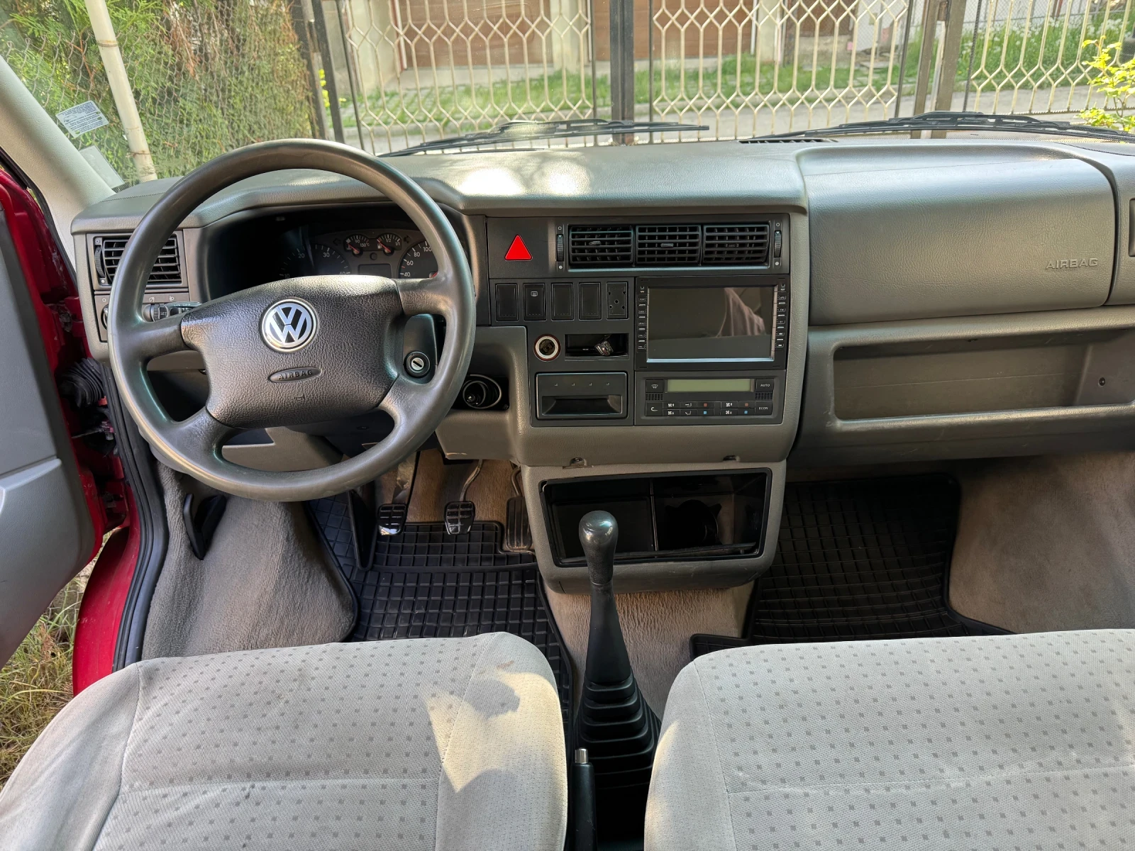 VW Caravelle 2.5 - изображение 7