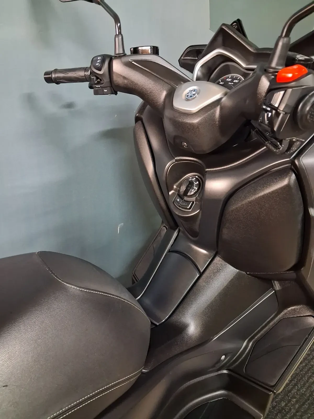 Yamaha X-max 300i ABS TCS Keyless, снимка 11 - Мотоциклети и мототехника - 56227123
