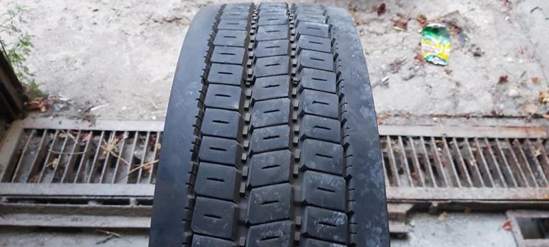 Гуми Летни 215/75R17.5, снимка 3 - Гуми и джанти - 41999392