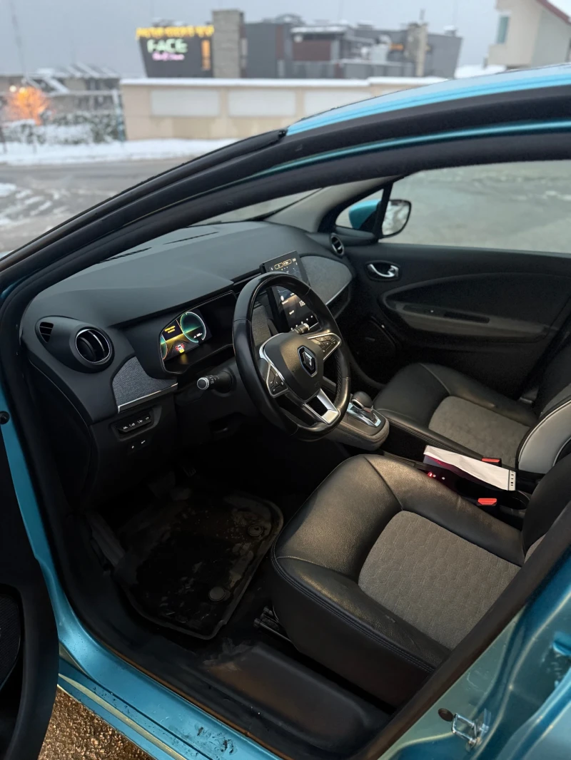 Renault Zoe, снимка 9 - Автомобили и джипове - 48359938