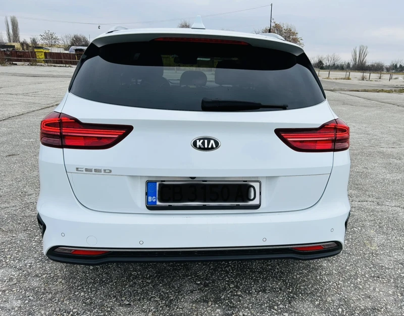 Kia Ceed SW 1.6crdi, снимка 5 - Автомобили и джипове - 48799076