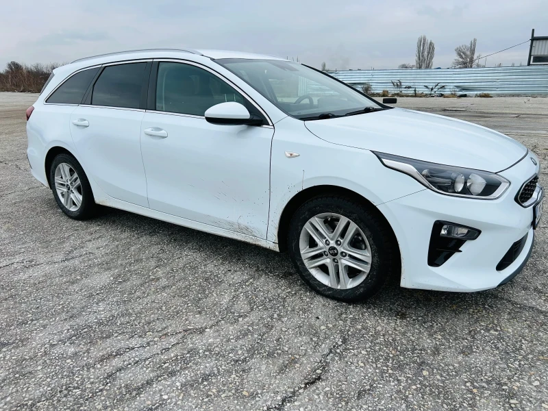 Kia Ceed SW 1.6crdi, снимка 2 - Автомобили и джипове - 48799076